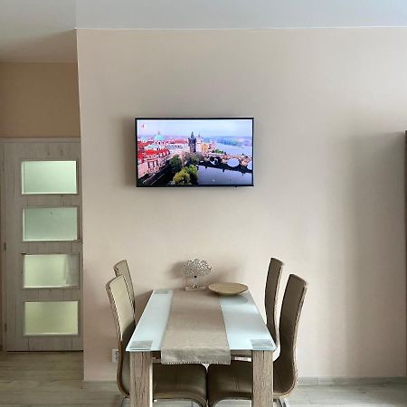 פראג Lokal Apartment מראה חיצוני תמונה