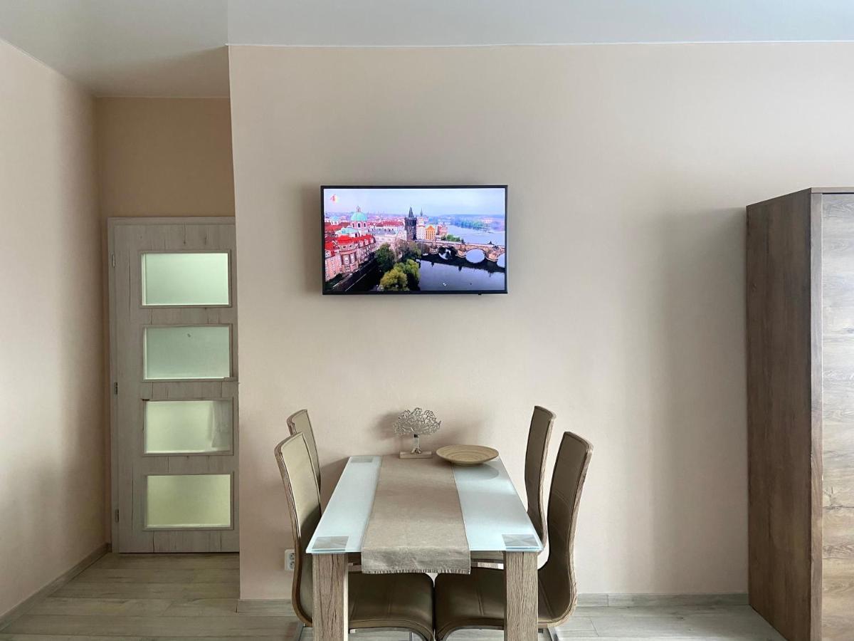 פראג Lokal Apartment מראה חיצוני תמונה